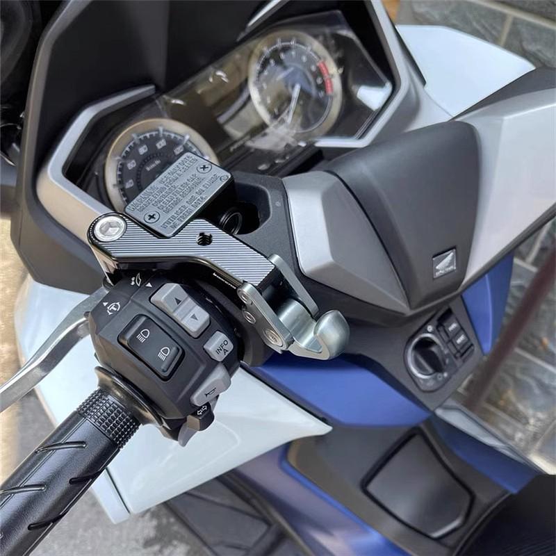 Gancho para Capacete de Motoci - Motorcycle Gear Essentials avaliação e preço